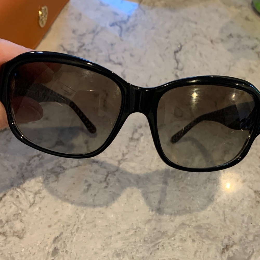 Tory Burch Black Sunglasses with Orange Logo Case - Picture 7 of 8
